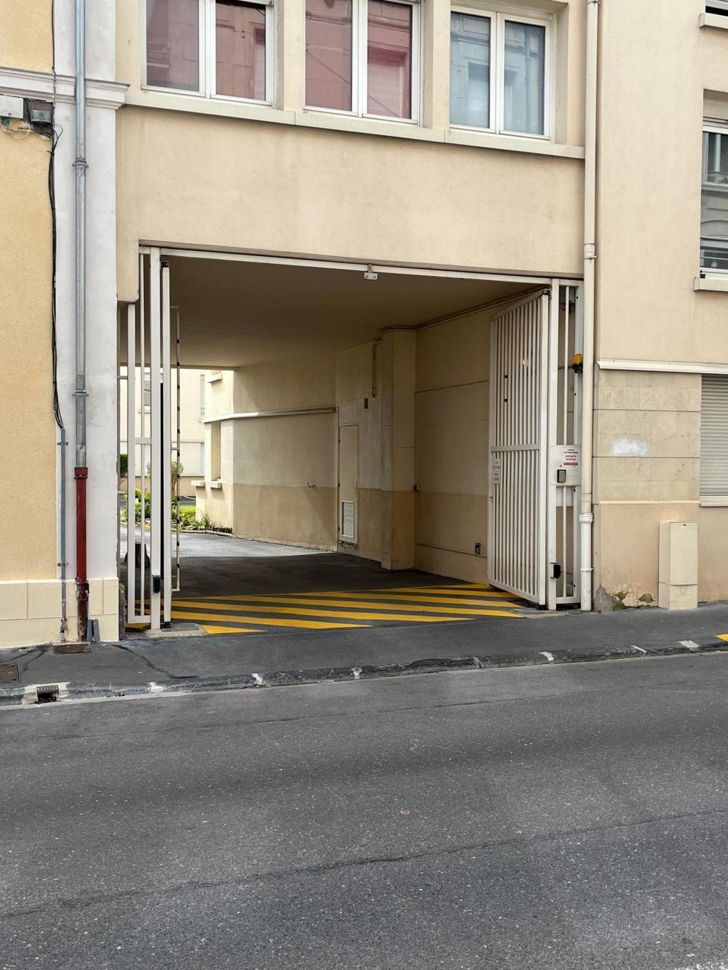 Julia Home, Madamedemconciergerie Reims Eksteriør bilde